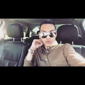 Meet your Posher, Christopher